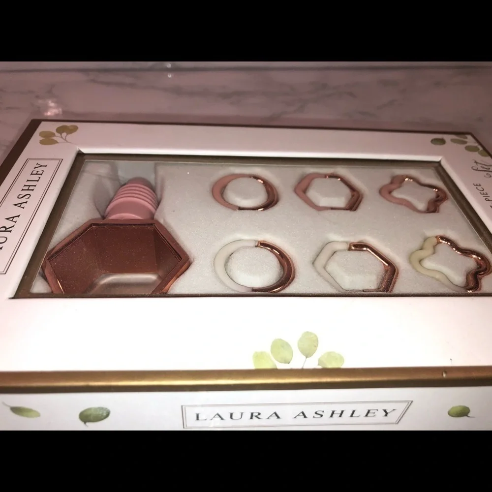 NIB Laura Ashley 7 Piece Wine Accessory Set Rose Gold Geometric Gift Set NEW